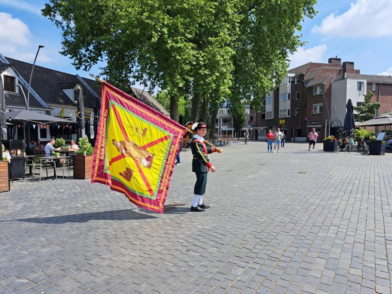 Vaandeldrager Marc Somers -  Gildedag Hoge Schuts Rosmalen 2024